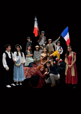  Gruppenbild in Kostümen (c) Olivier